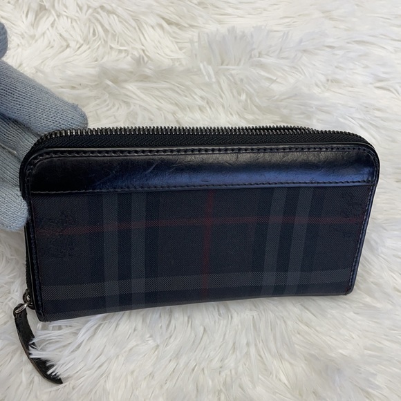 BURBERRY LONDON ZIP AROUND WALLET - Picture 10 of 12